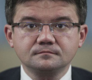 bai, ministrul Mediului. bai, esti prost rau